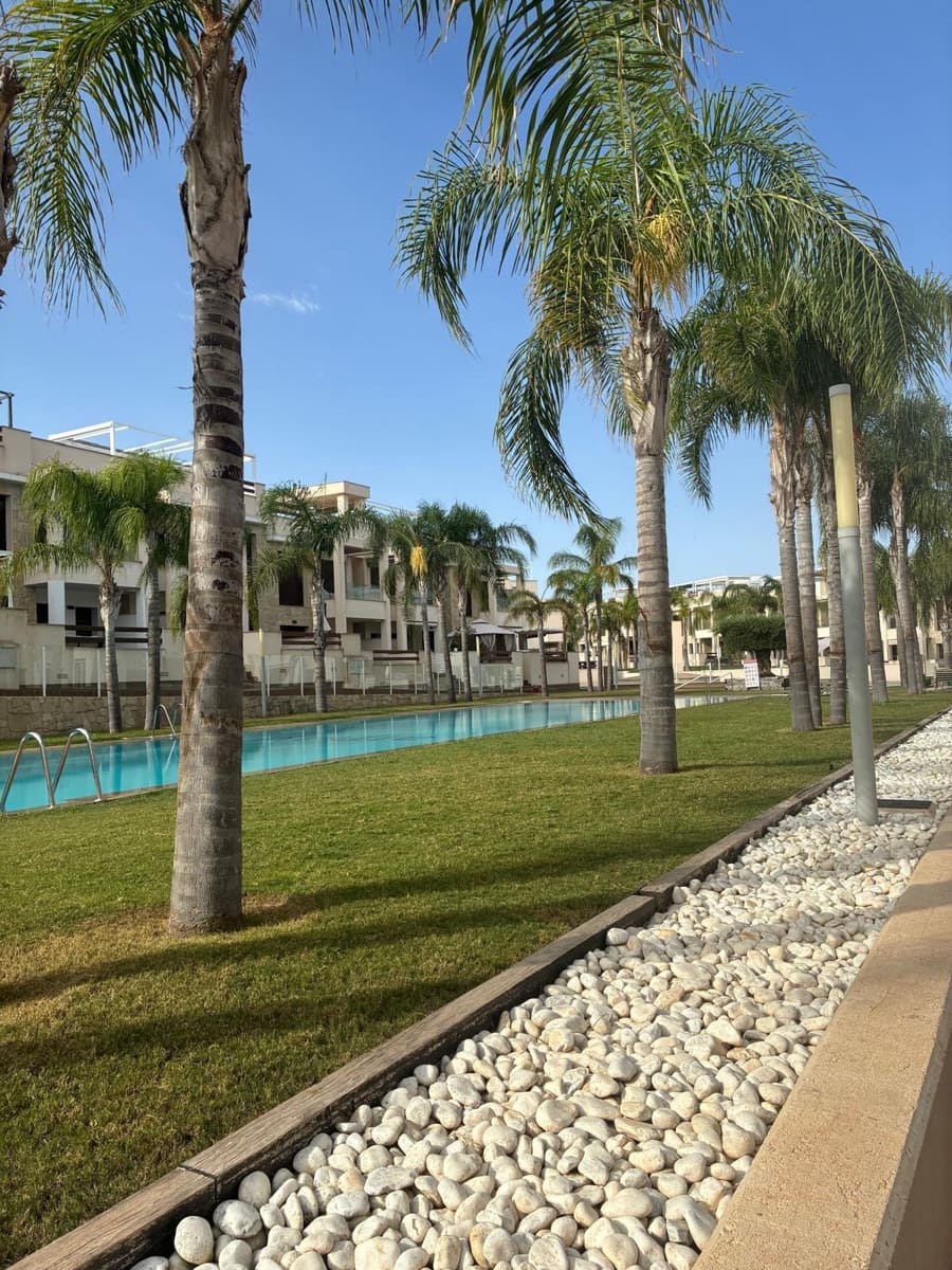 Apartamento de 2 habitaciones en Los Balcones en venta con piscina garaje - 282.000 € (Ref: 10034099)