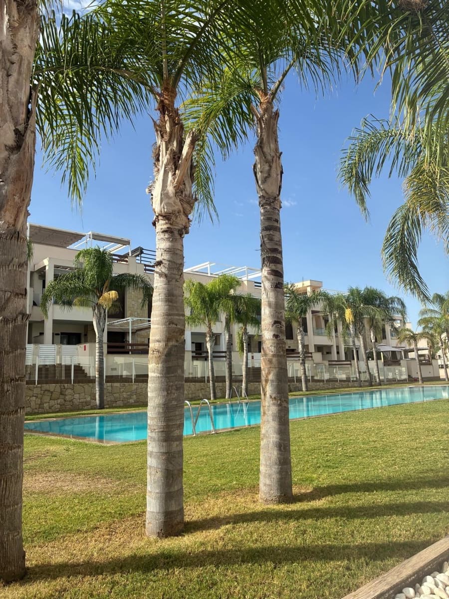 Apartamento de 2 habitaciones en Los Balcones en venta con piscina garaje - 282.000 € (Ref: 10034099)