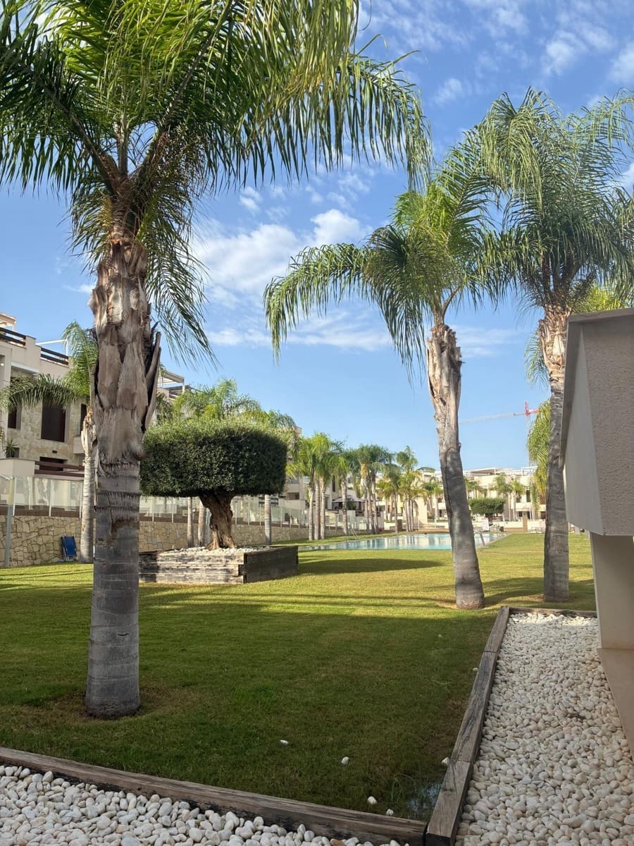 Apartamento de 2 habitaciones en Los Balcones en venta con piscina garaje - 282.000 € (Ref: 10034099)