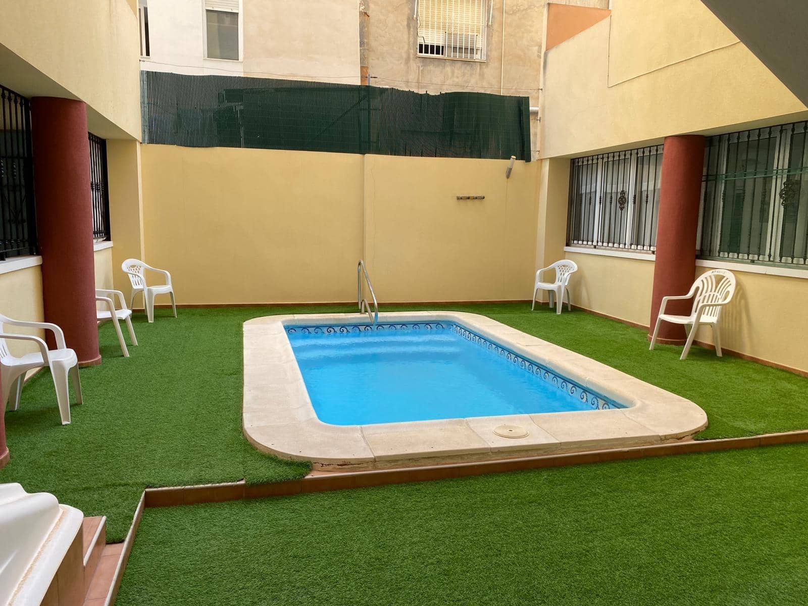 2 soveværelse Lejlighed til salg i Torrevieja med swimmingpool - € 169.900 (Ref: 10043157)