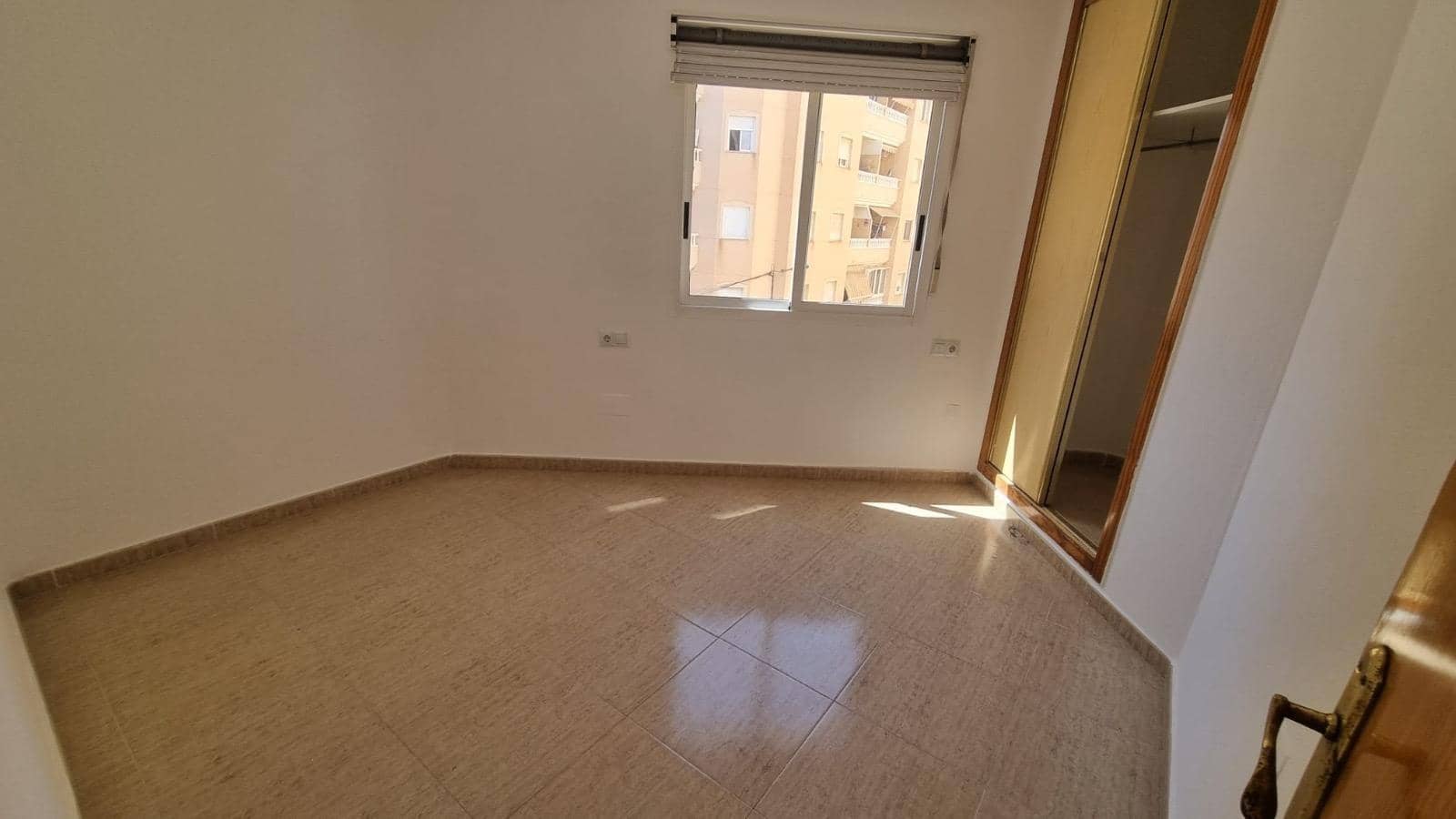 2 quarto Apartamento para venda em Torrevieja com piscina - 113 000 € (Ref: 10078225)