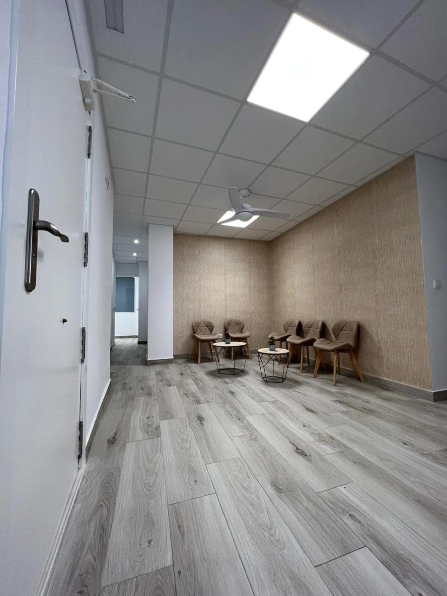 Kantoor te huur in Orihuela - € 250 (Ref: 10102772)