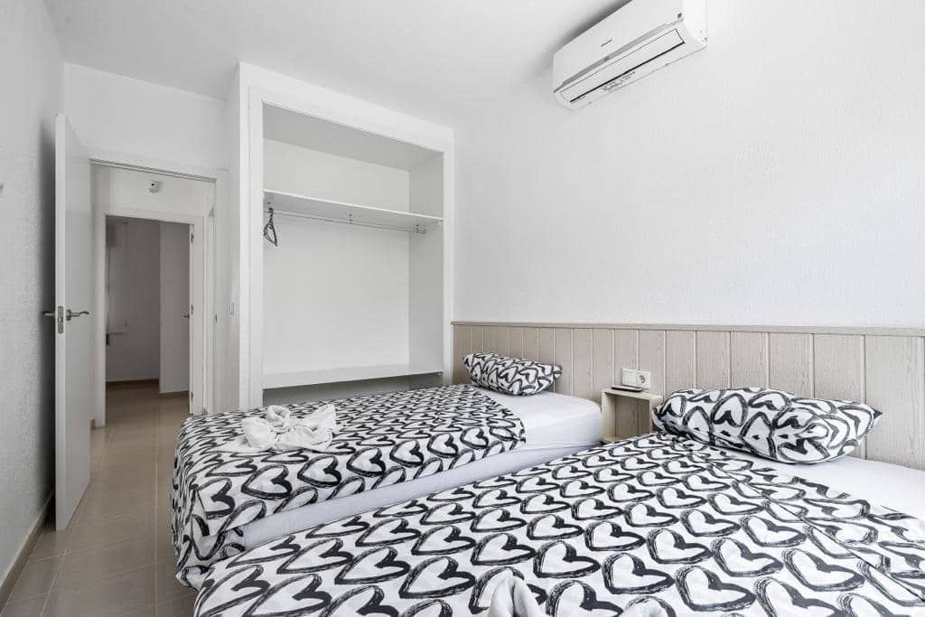 Chalet de 2 habitaciones en Los Balcones en venta con piscina - 315.000 € (Ref: 7984694)