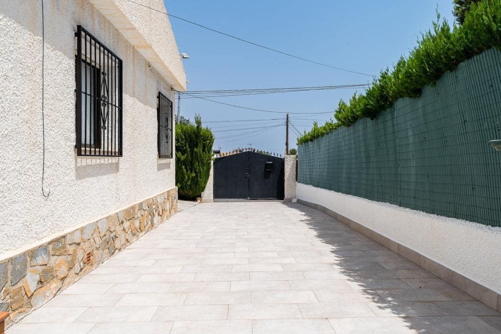 Chalet de 2 habitaciones en Los Balcones en venta con piscina - 315.000 € (Ref: 7984694)