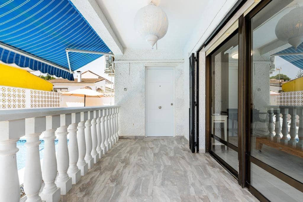 Chalet de 2 habitaciones en Los Balcones en venta con piscina - 315.000 € (Ref: 7984694)