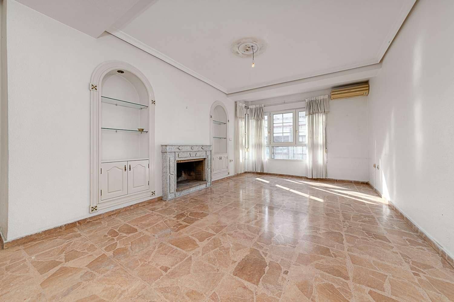 5 sypialnia Apartament na sprzedaż w Torrevieja - 265 000 € (Ref: 8263447)