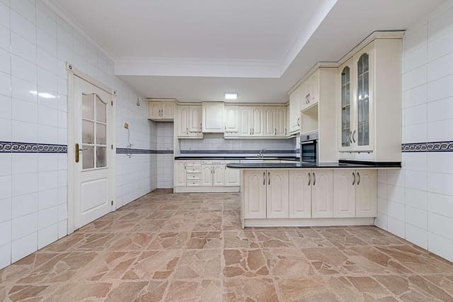 5 soveværelse Lejlighed til salg i Centro, Torrevieja - € 265.000 (Ref: 8263447)