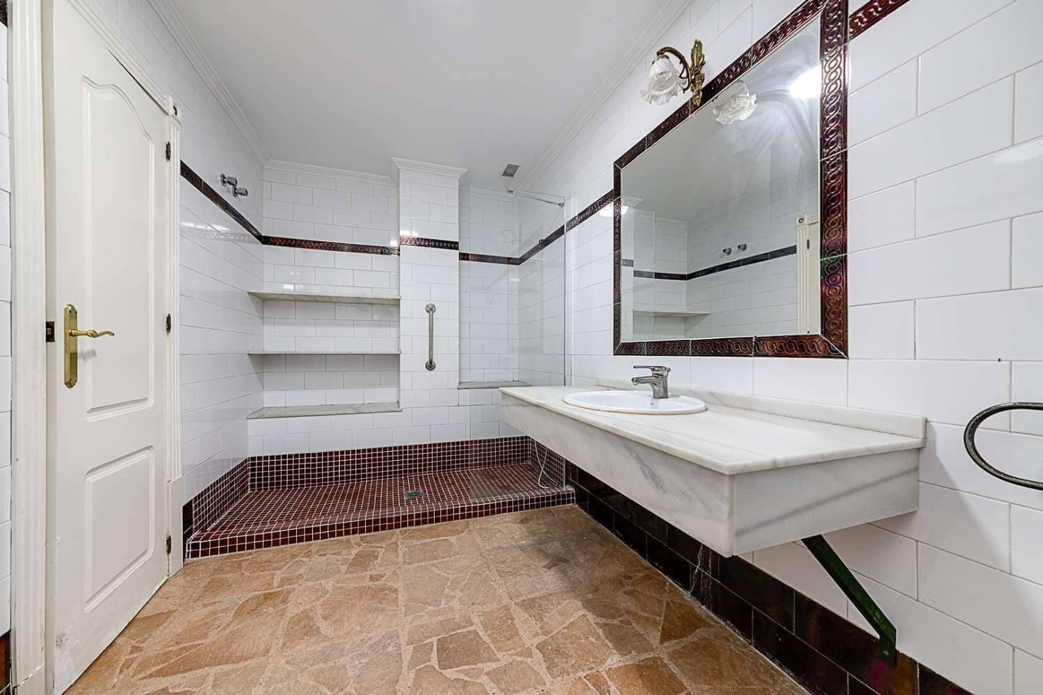 5 sypialnia Apartament na sprzedaż w Torrevieja - 265 000 € (Ref: 8263447)