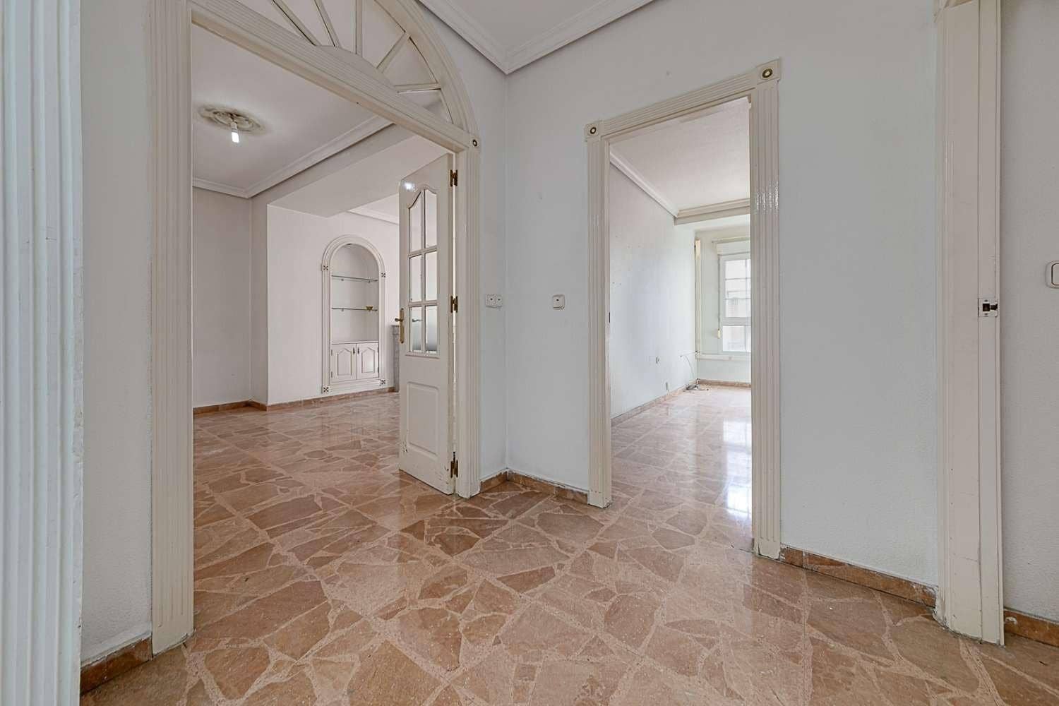 5 sypialnia Apartament na sprzedaż w Torrevieja - 265 000 € (Ref: 8263447)