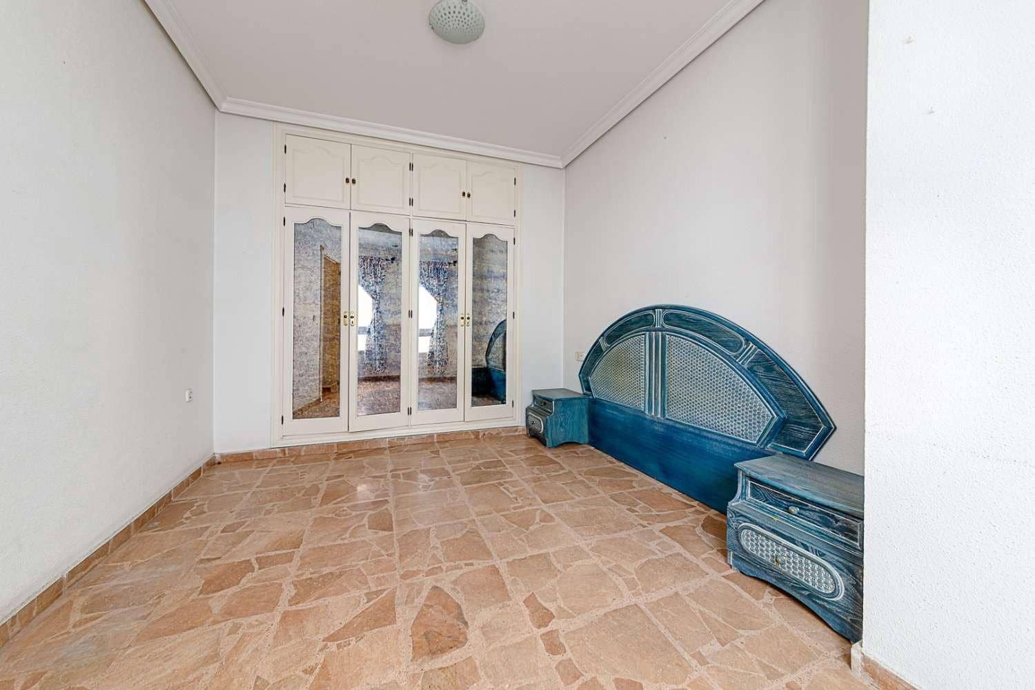 5 sypialnia Apartament na sprzedaż w Torrevieja - 265 000 € (Ref: 8263447)