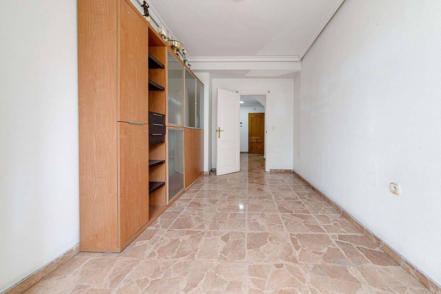 5 sypialnia Apartament na sprzedaż w Torrevieja - 265 000 € (Ref: 8263447)