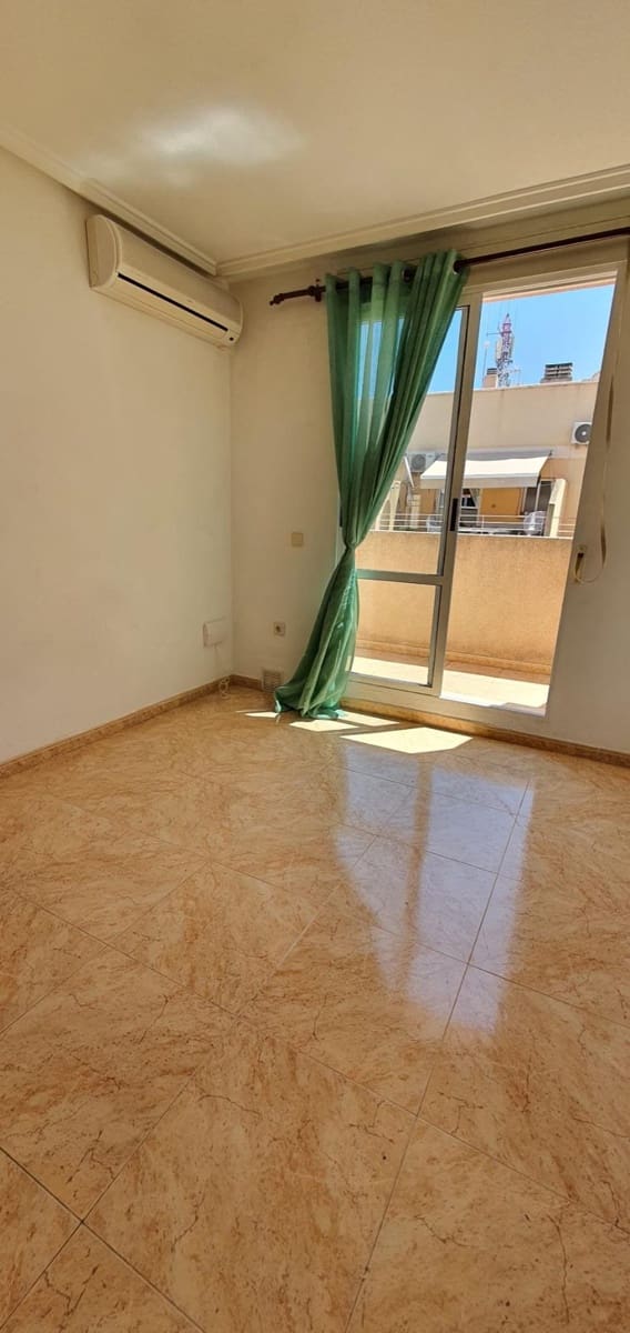 2 bedroom Penthouse for sale in Torrevieja with pool - € 136,500 (Ref: 8421447)