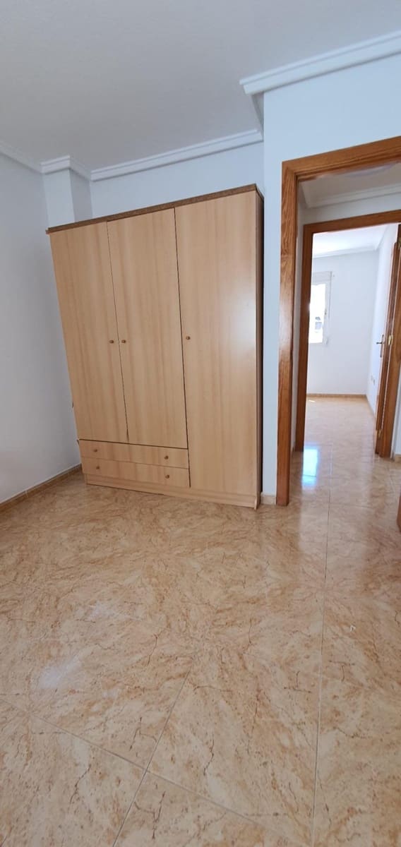 2 bedroom Penthouse for sale in Torrevieja with pool - € 136,500 (Ref: 8421447)