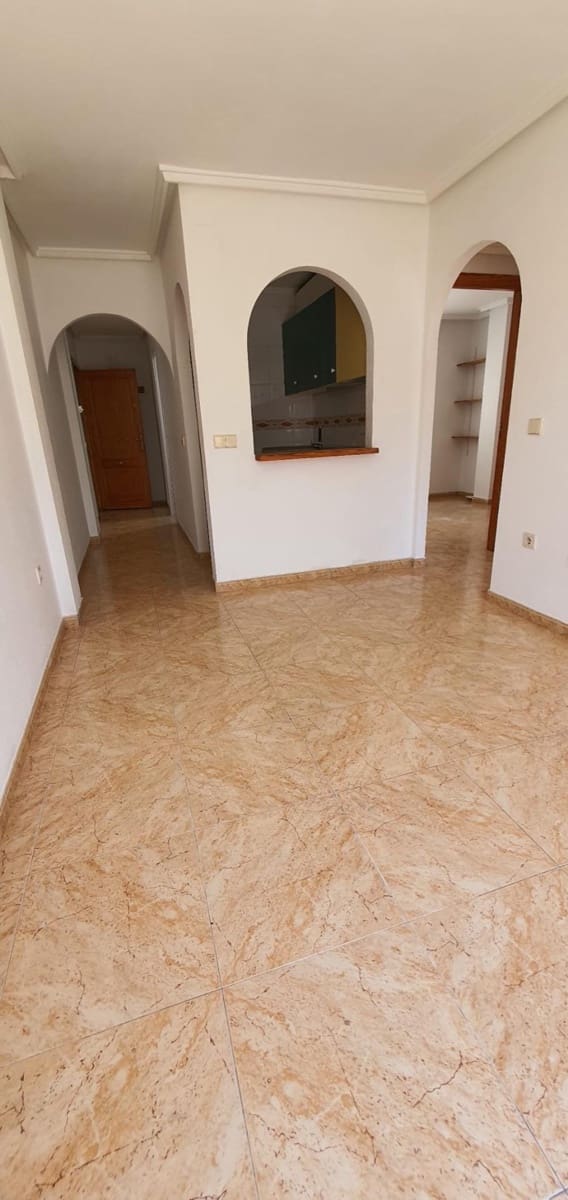 2 bedroom Penthouse for sale in Torrevieja with pool - € 136,500 (Ref: 8421447)