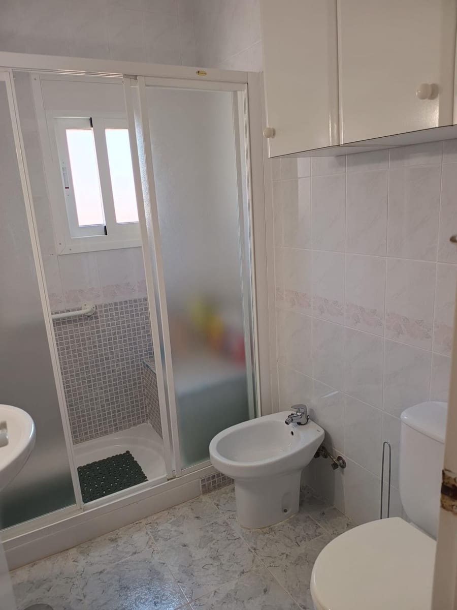 2 slaapkamer Bungalow te huur in Playa Flamenca met zwembad - € 850 (Ref: 8972668)