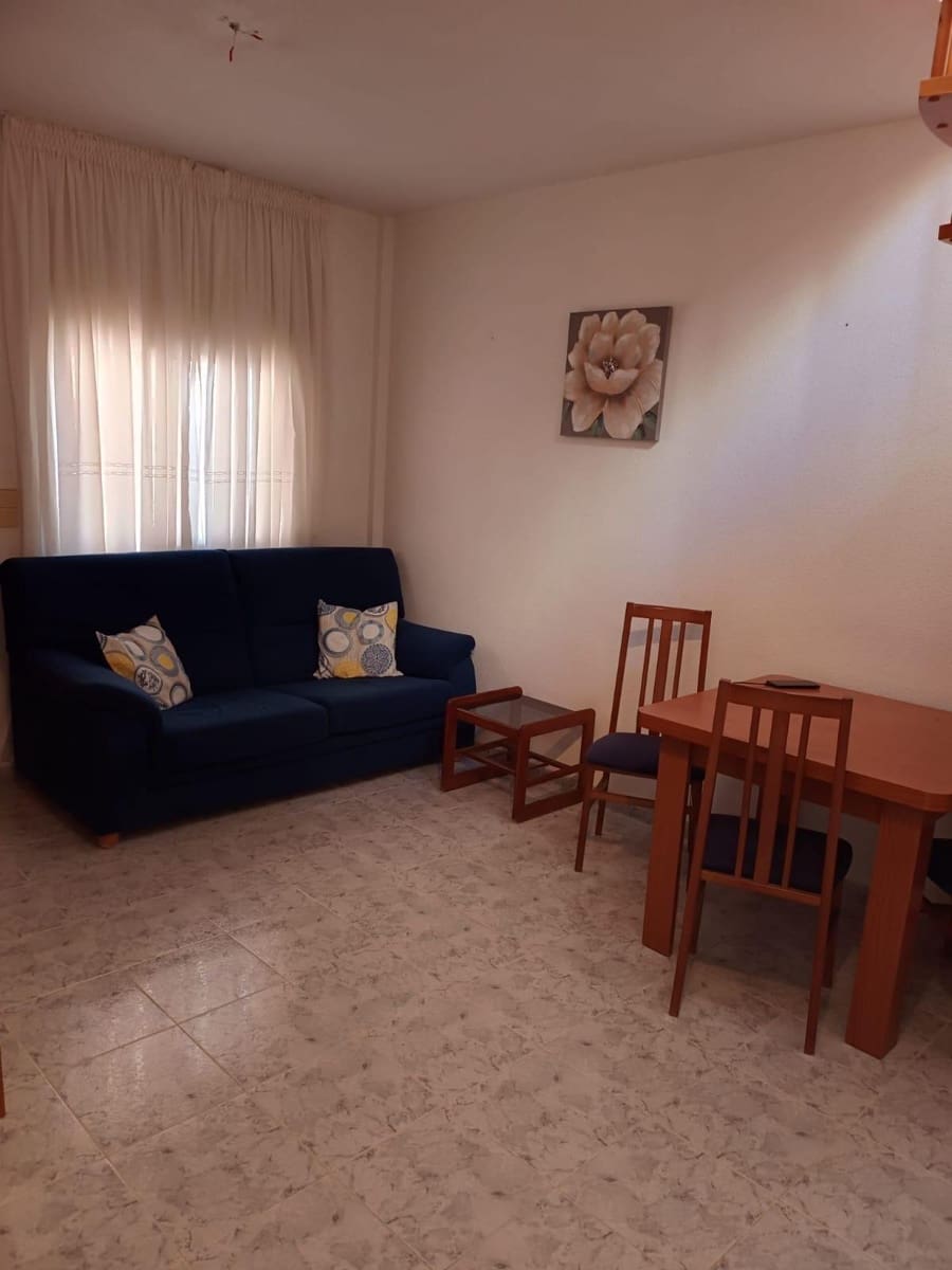 2 slaapkamer Bungalow te huur in Playa Flamenca met zwembad - € 850 (Ref: 8972668)