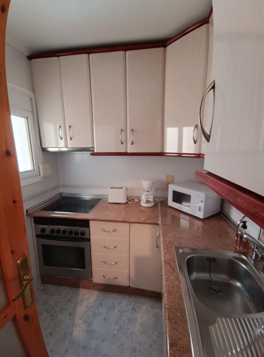 2 slaapkamer Bungalow te huur in Playa Flamenca met zwembad - € 850 (Ref: 8972668)