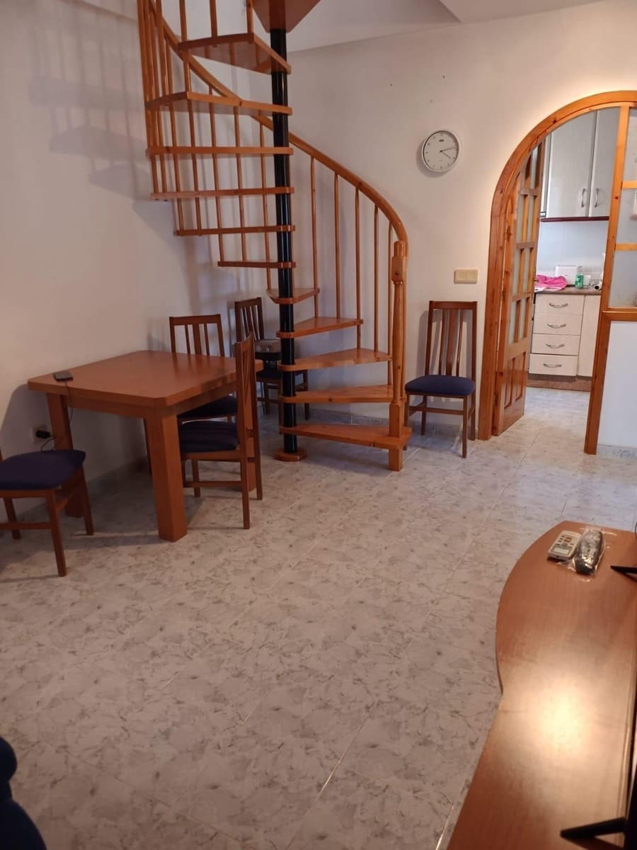 2 slaapkamer Bungalow te huur in Playa Flamenca met zwembad - € 850 (Ref: 8972668)