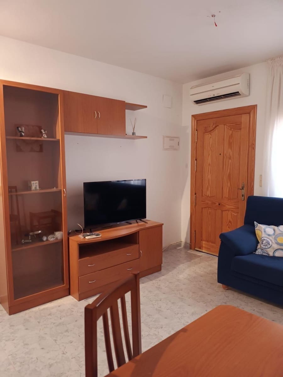 2 slaapkamer Bungalow te huur in Playa Flamenca met zwembad - € 850 (Ref: 8972668)