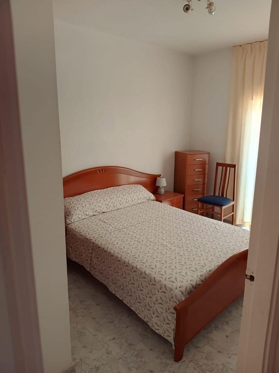2 slaapkamer Bungalow te huur in Playa Flamenca met zwembad - € 850 (Ref: 8972668)