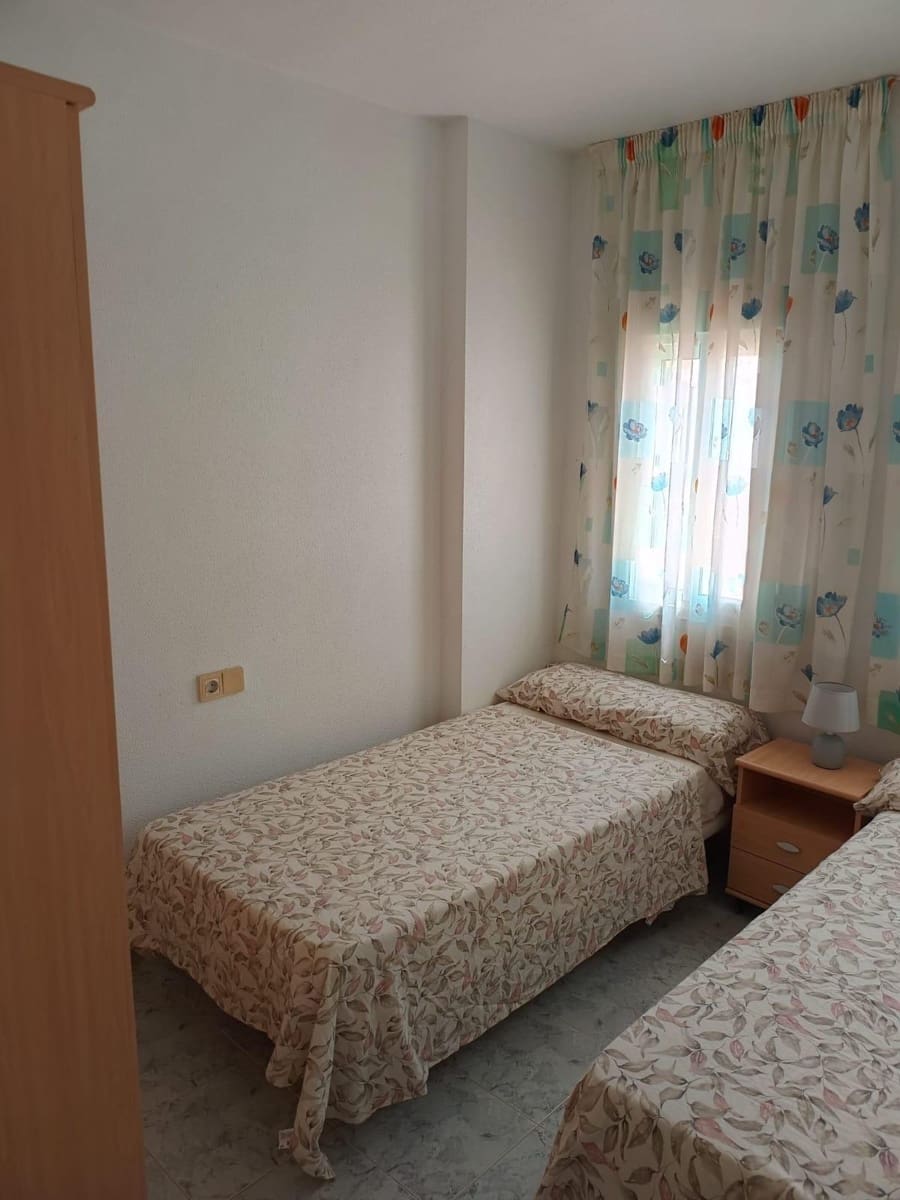 2 slaapkamer Bungalow te huur in Playa Flamenca met zwembad - € 850 (Ref: 8972668)