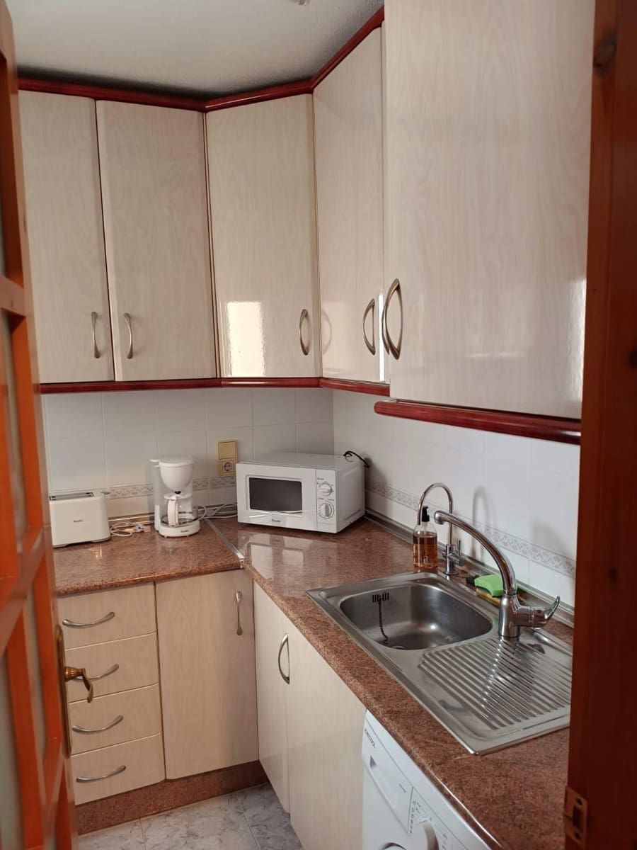 2 slaapkamer Bungalow te huur in Playa Flamenca met zwembad - € 850 (Ref: 8972668)