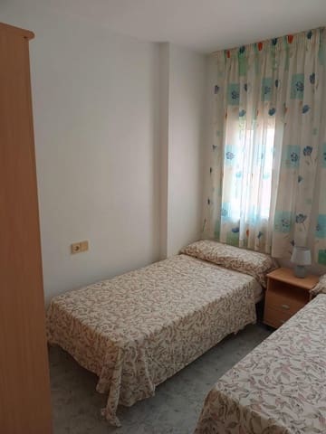 2 slaapkamer Bungalow te huur in Playa Flamenca, Orihuela met zwembad - € 850 (Ref: 8972668)