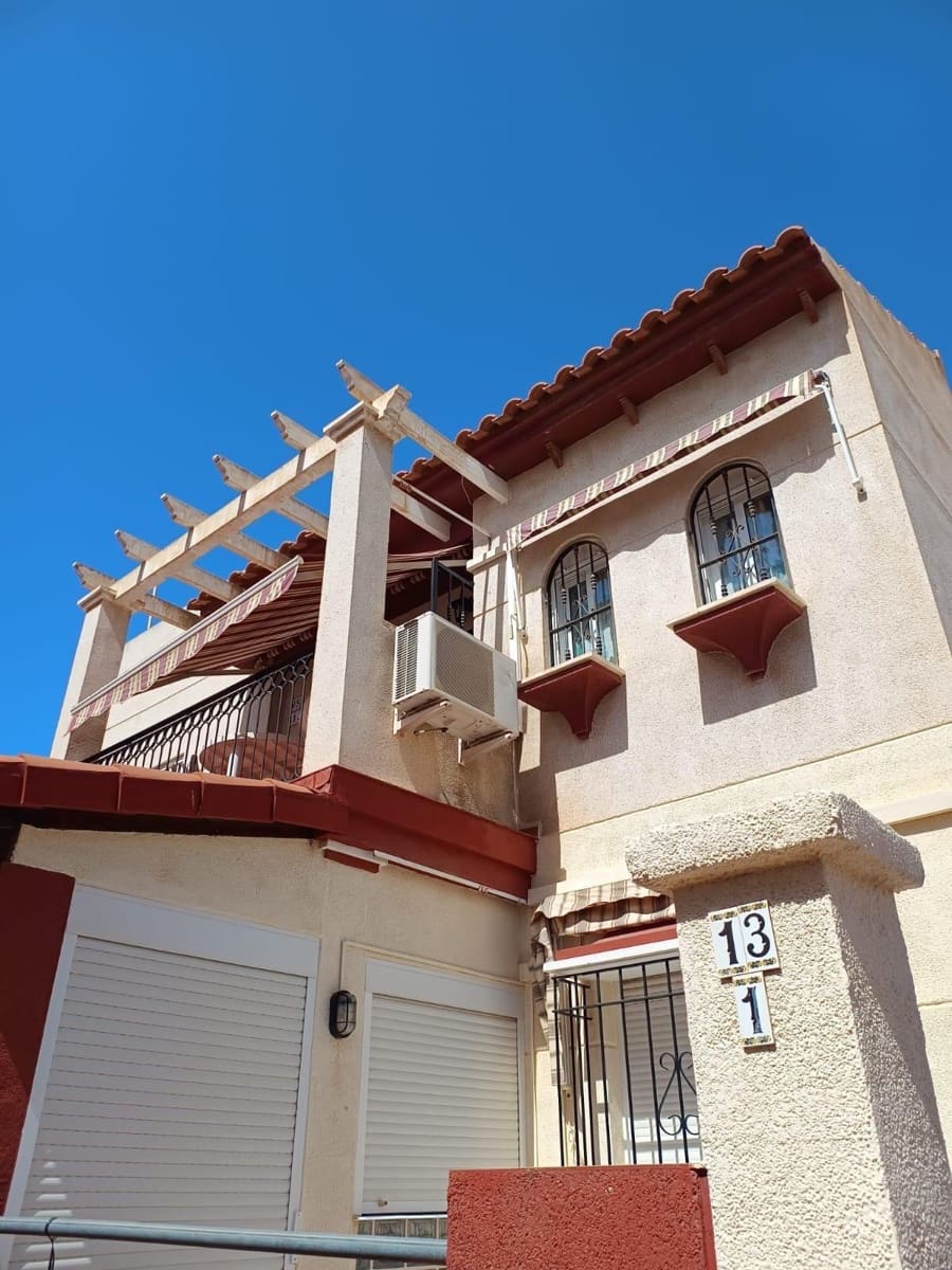 2 slaapkamer Bungalow te huur in Playa Flamenca met zwembad - € 850 (Ref: 8972668)