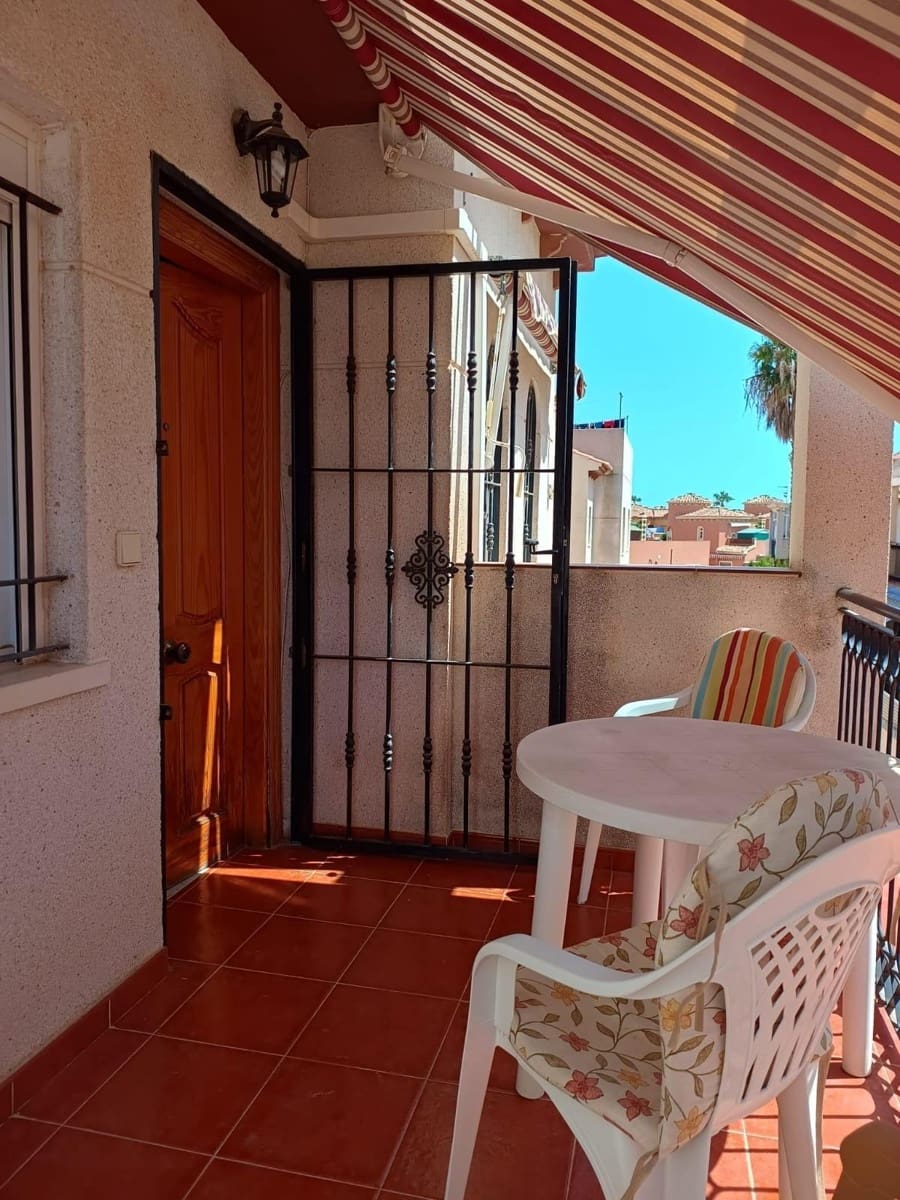 2 slaapkamer Bungalow te huur in Playa Flamenca met zwembad - € 850 (Ref: 8972668)