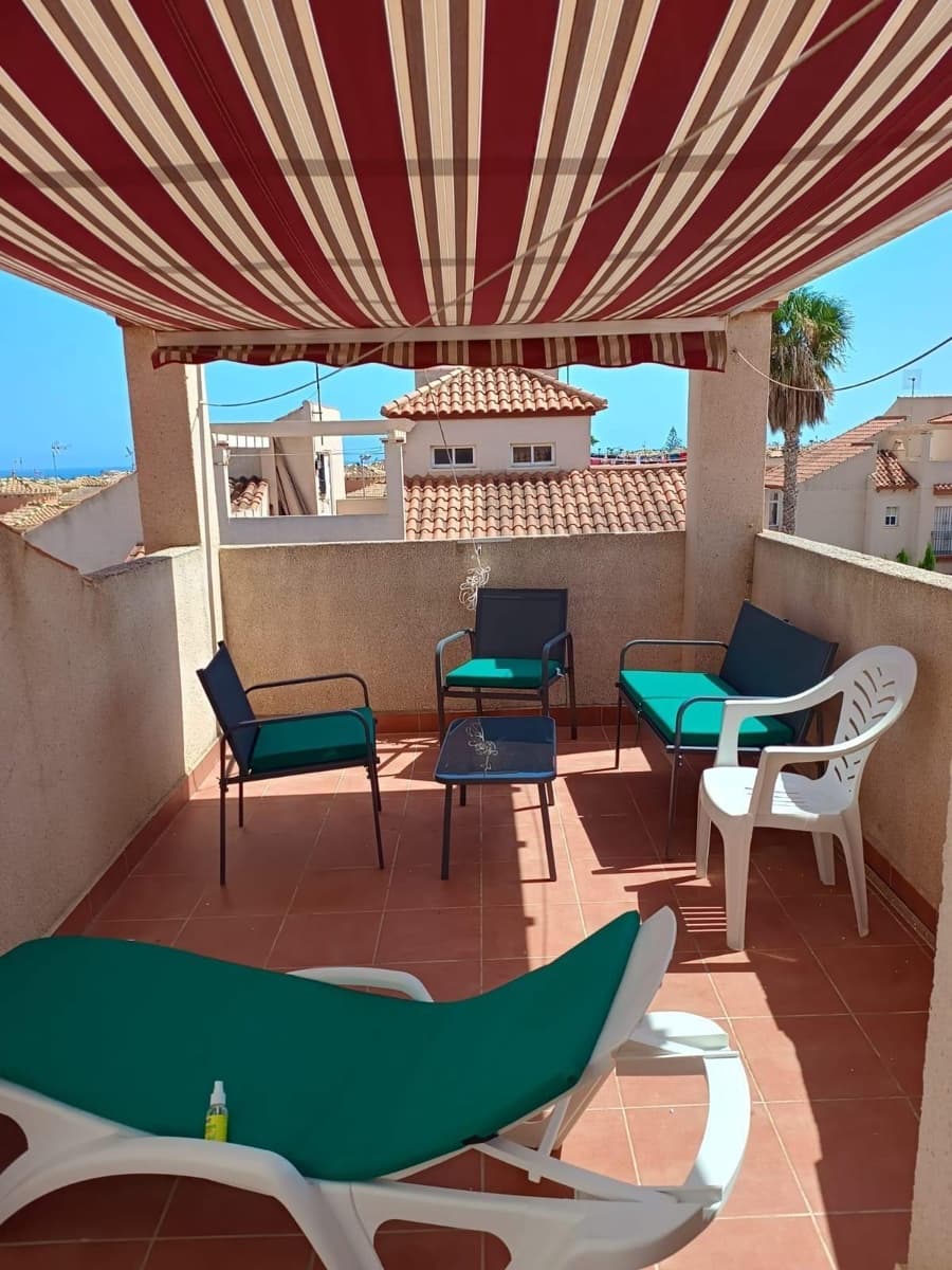 2 slaapkamer Bungalow te huur in Playa Flamenca met zwembad - € 850 (Ref: 8972668)