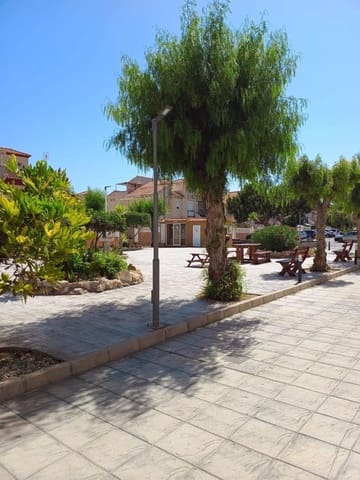 2 slaapkamer Bungalow te huur in Playa Flamenca, Orihuela met zwembad - € 850 (Ref: 8972668)