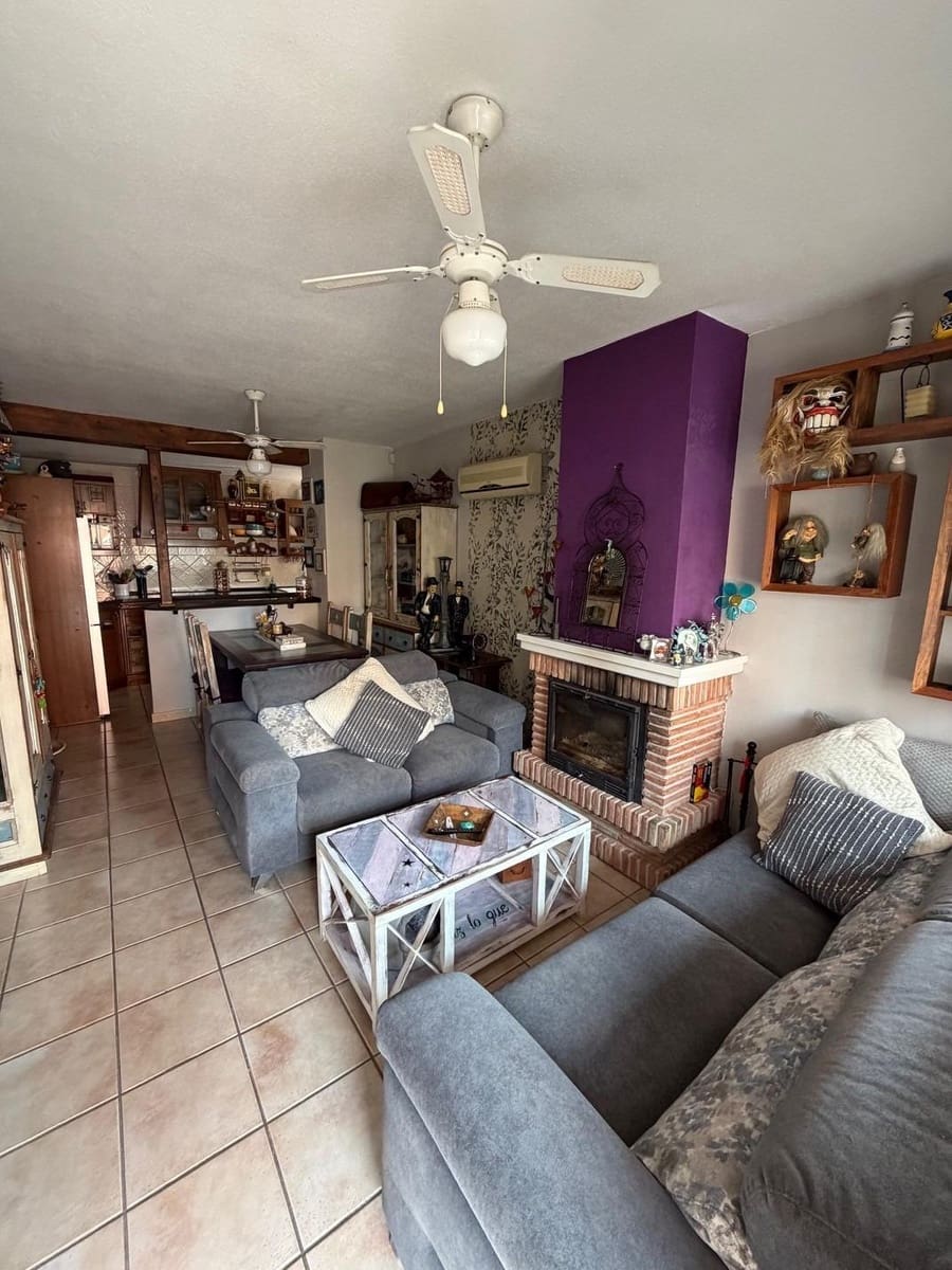 3 bedroom Villa for sale in Playa Flamenca with pool garage - € 285,000 (Ref: 9029685)