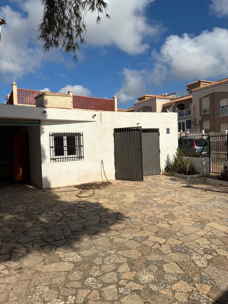 4 sypialnia Willa na sprzedaż w Aguas Nuevas z basenem garażem - 375 000 € (Ref: 9240090)