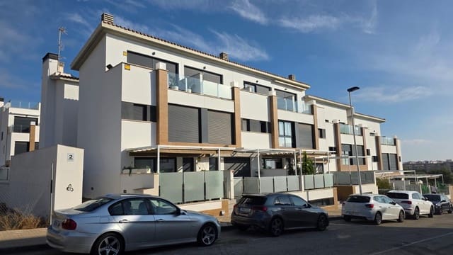 3 chambre Villa/Maison Mitoyenne à vendre à Los Secanos, Guardamar del Segura avec piscine garage - 449 000 € (Ref: 9272756)
