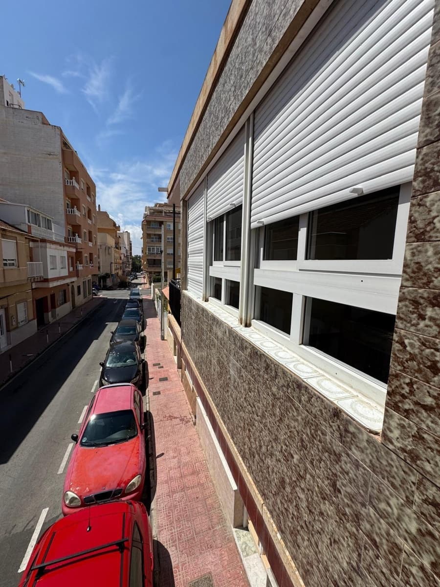 5 soveværelse Lejlighed til salg i Torrevieja - € 191.000 (Ref: 9335147)