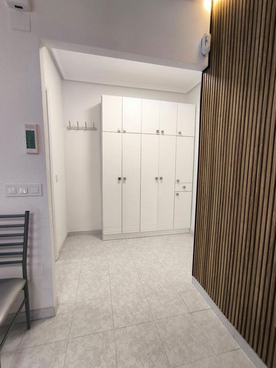 1 sypialnia Apartament na sprzedaż w Torrevieja z basenem garażem - 107 000 € (Ref: 9344925)