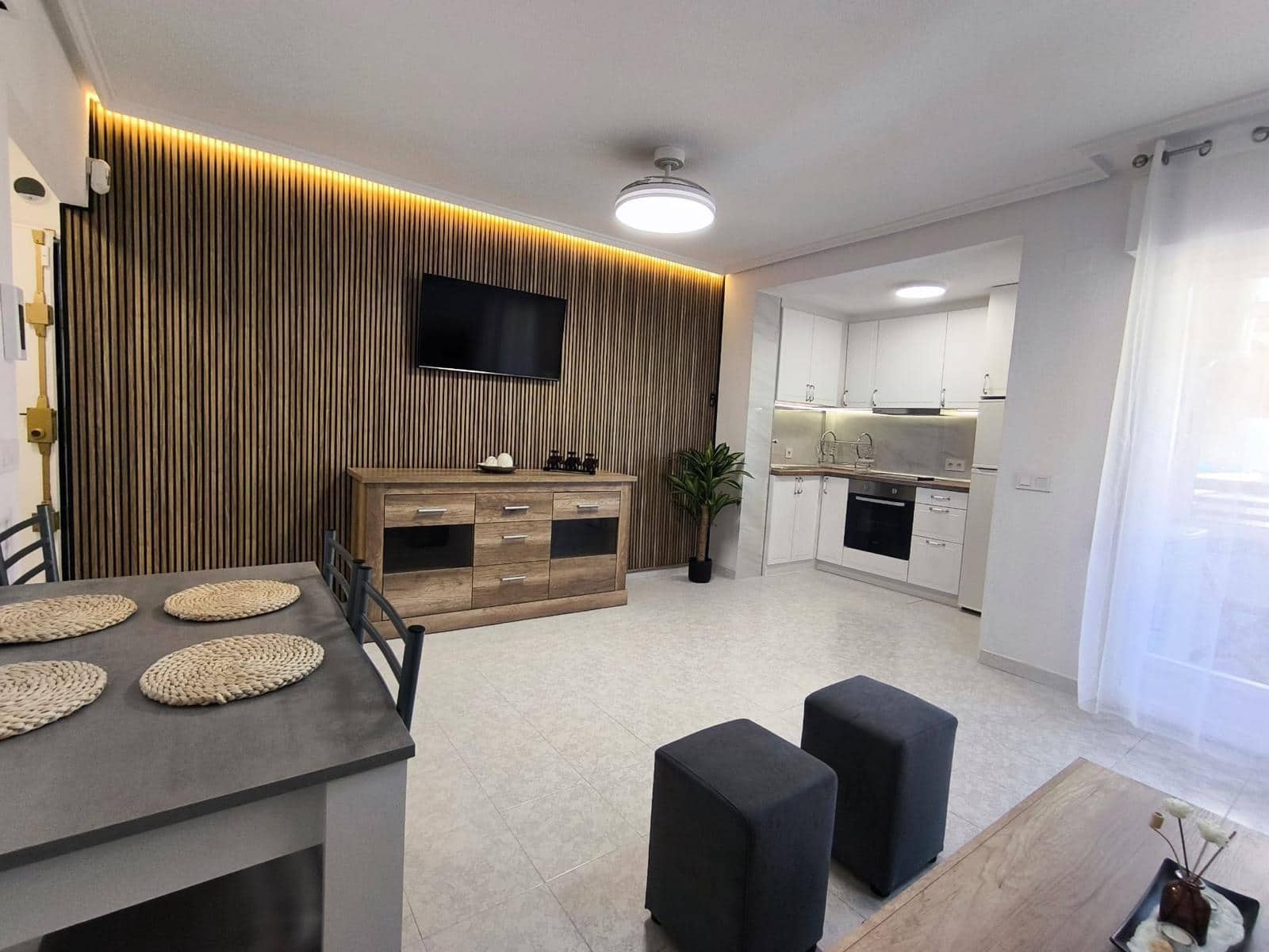 1 sypialnia Apartament na sprzedaż w Torrevieja z basenem garażem - 107 000 € (Ref: 9344925)
