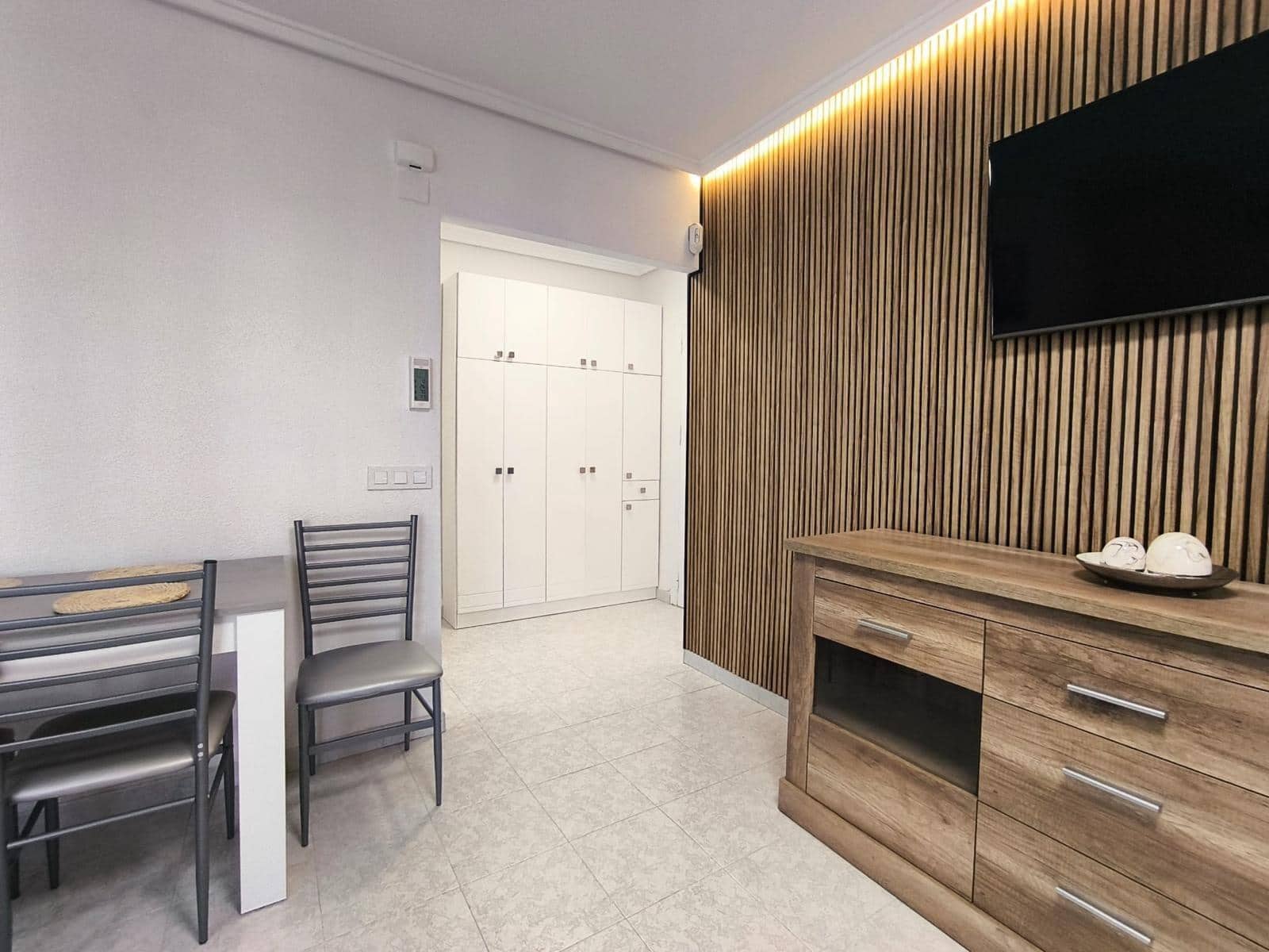 1 sypialnia Apartament na sprzedaż w Torrevieja z basenem garażem - 107 000 € (Ref: 9344925)