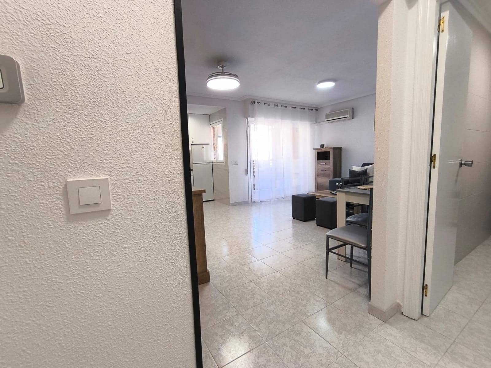 1 sypialnia Apartament na sprzedaż w Torrevieja z basenem garażem - 107 000 € (Ref: 9344925)