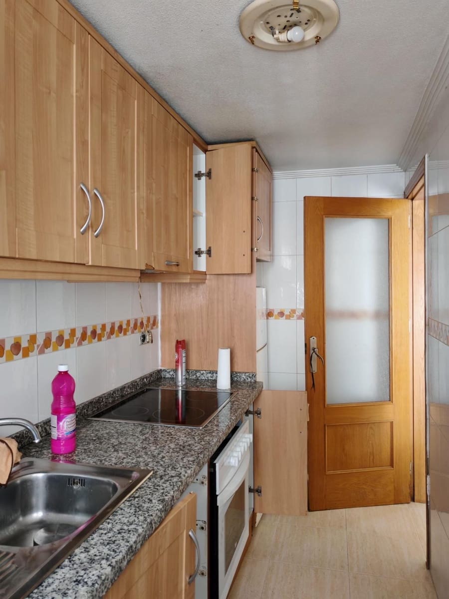 Apartamento de 2 habitaciones en Torrevieja en venta con garaje - 117.000 € (Ref: 9411166)