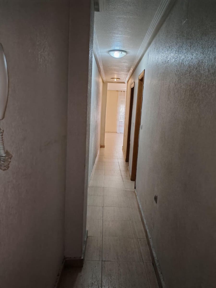 Apartamento de 2 habitaciones en Torrevieja en venta con garaje - 117.000 € (Ref: 9411166)