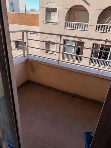 2 Zimmer Apartment zu verkaufen in Centro, Torrevieja mit Garage - 117.000 € (Ref: 9411166)