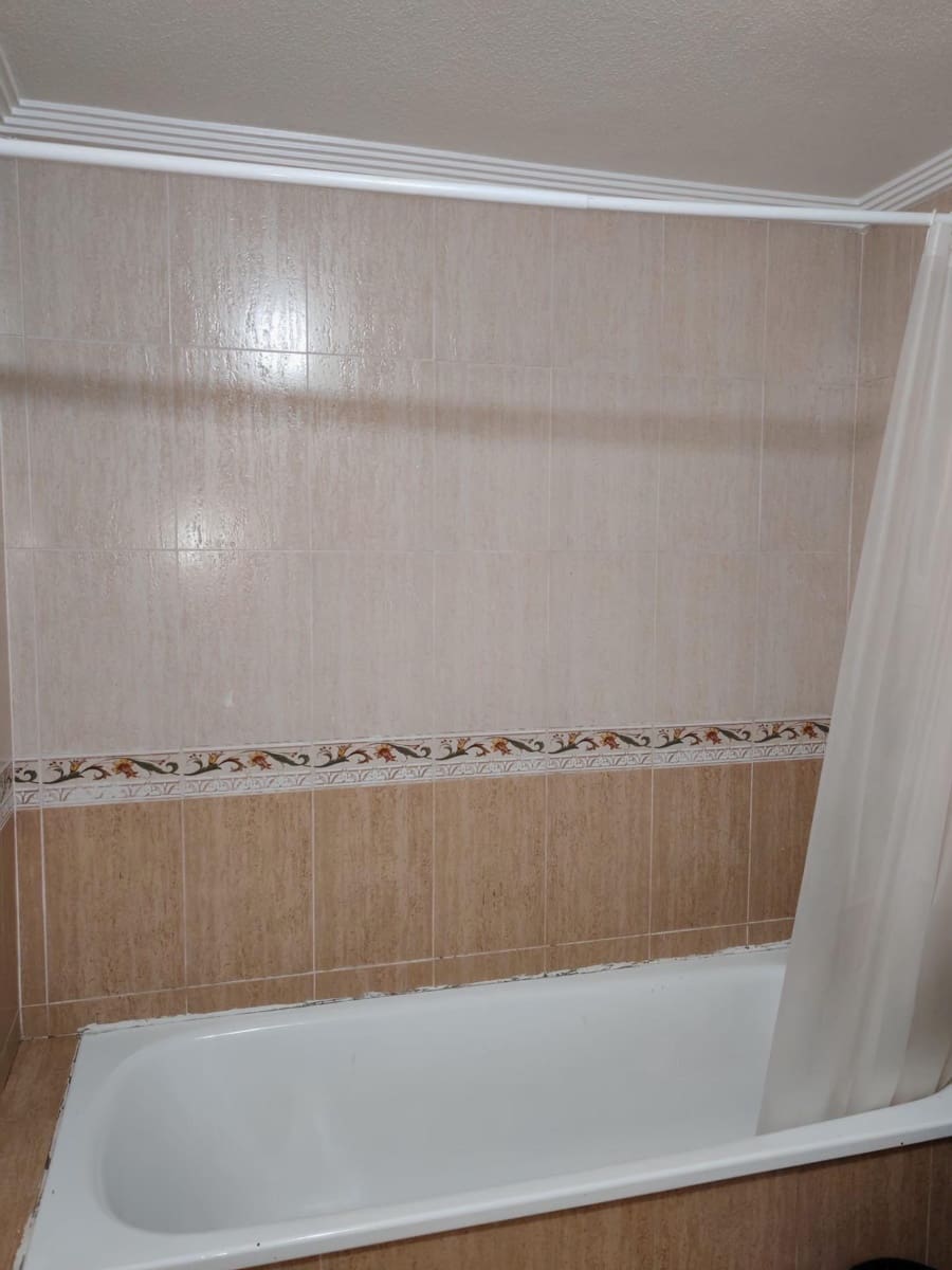 Apartamento de 2 habitaciones en Torrevieja en venta con garaje - 117.000 € (Ref: 9411166)