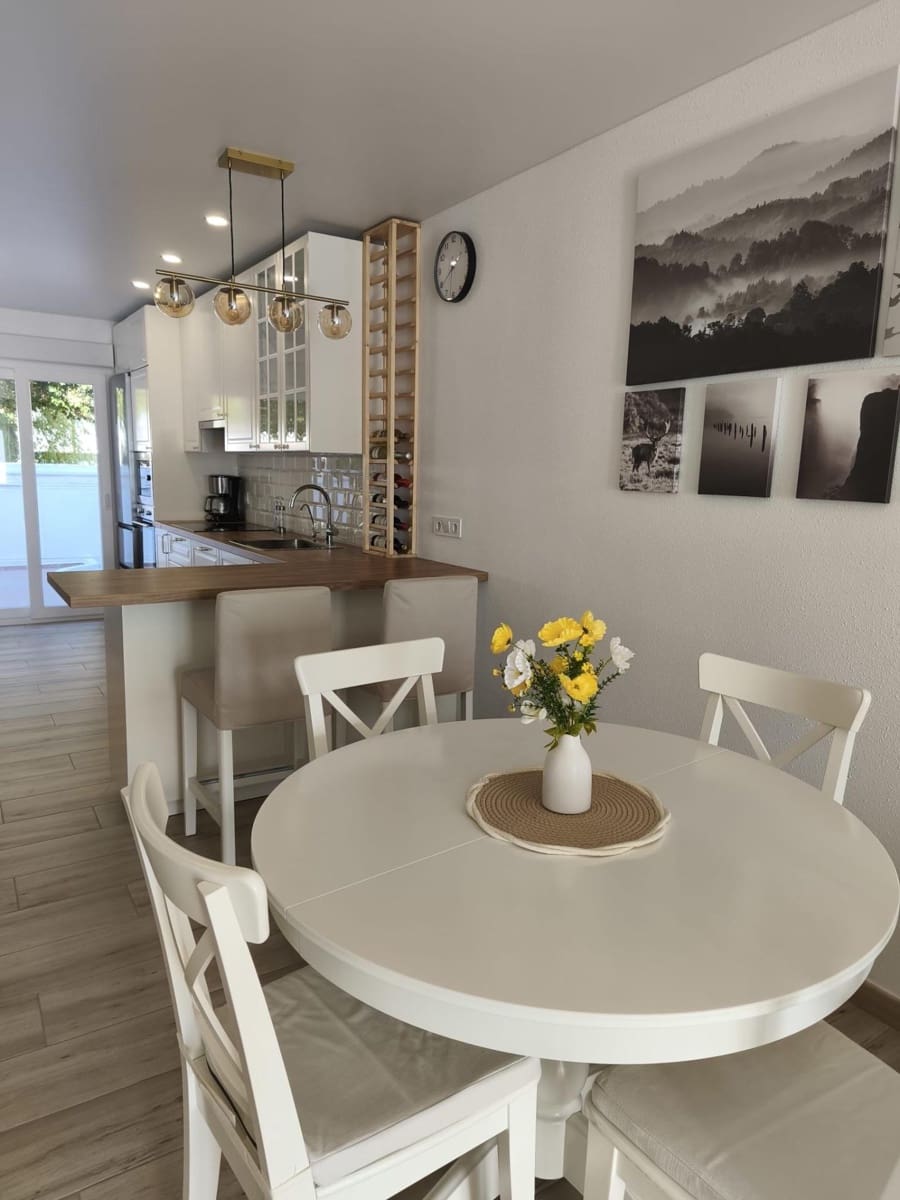 3 sypialnia Dom szeregowy na sprzedaż w Torrevieja z basenem - 249 900 € (Ref: 9411168)