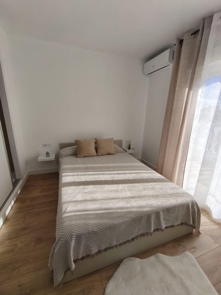 3 sypialnia Dom szeregowy na sprzedaż w Torrevieja z basenem - 249 900 € (Ref: 9411168)