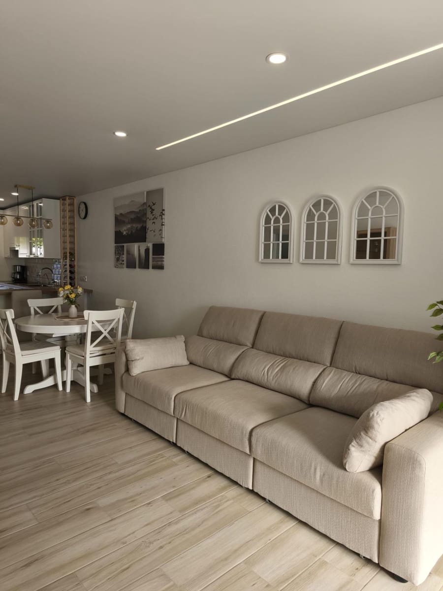 3 sypialnia Dom szeregowy na sprzedaż w Torrevieja z basenem - 249 900 € (Ref: 9411168)