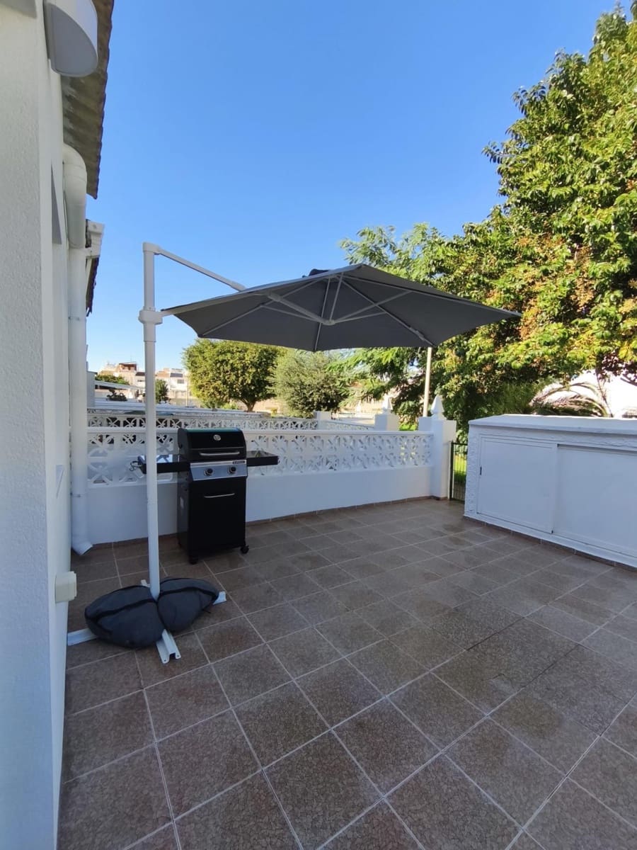 3 sypialnia Dom szeregowy na sprzedaż w Torrevieja z basenem - 249 900 € (Ref: 9411168)