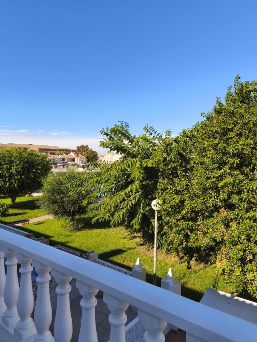 3 sypialnia Dom szeregowy na sprzedaż w Torrevieja z basenem - 249 900 € (Ref: 9411168)