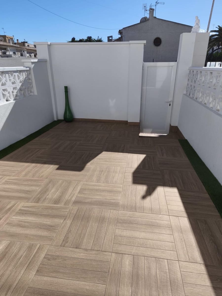 3 sypialnia Dom szeregowy na sprzedaż w Torrevieja z basenem - 249 900 € (Ref: 9411168)