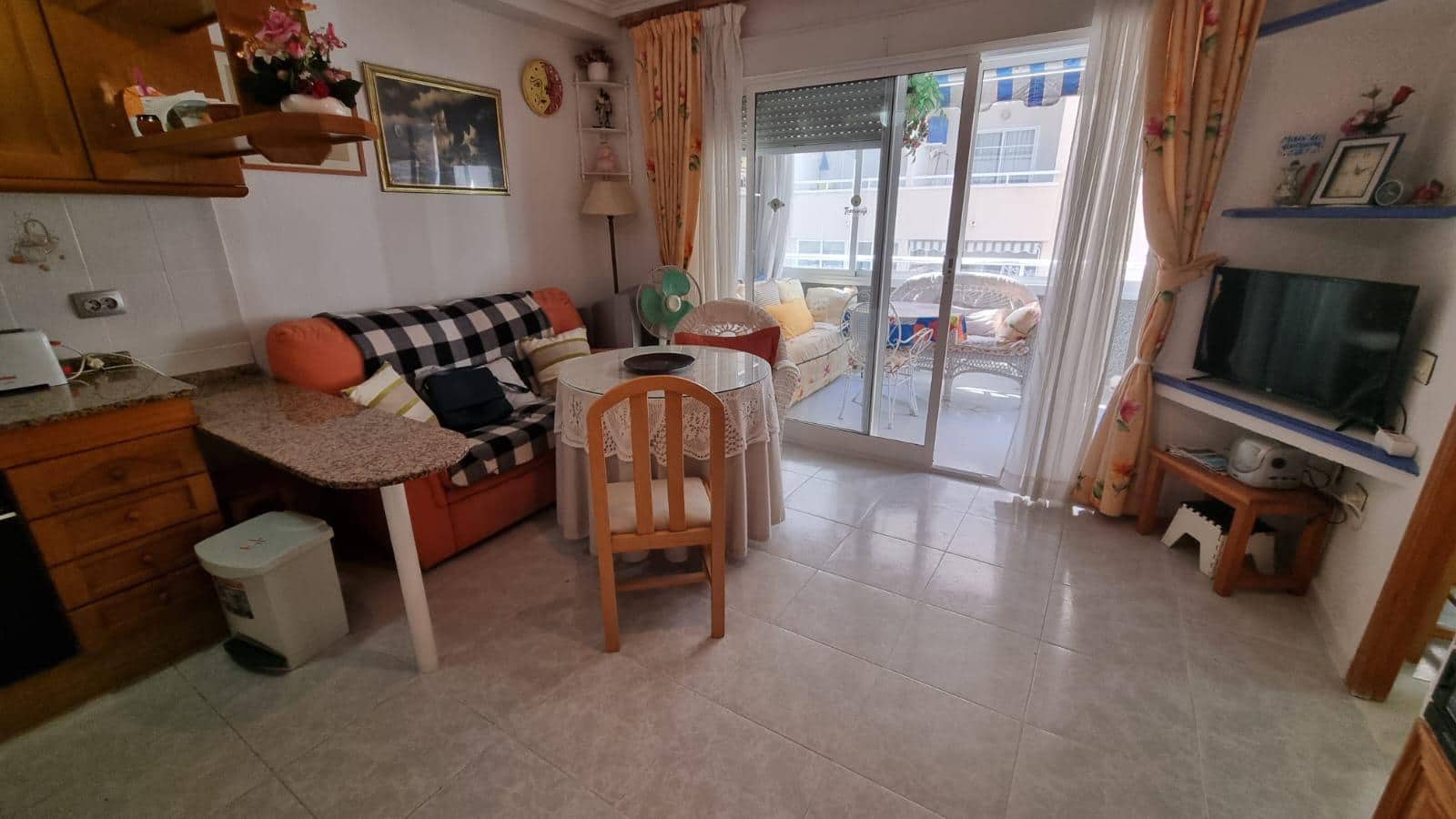 2 Zimmer Apartment zu verkaufen in Torrevieja mit Garage - 139.000 € (Ref: 9446509)